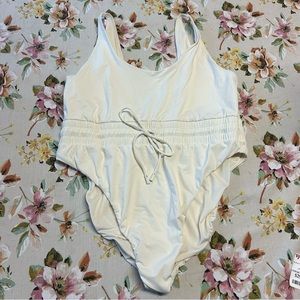 NWOT! GOOD AMERICAN Cream Jogger Style One Piece Swimsuit Size 5 (2X)